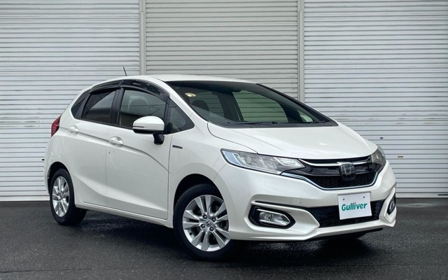 フィット7年落ち(3代目後期・HYBRID L Honda Sensing ホワイトパール)の外観