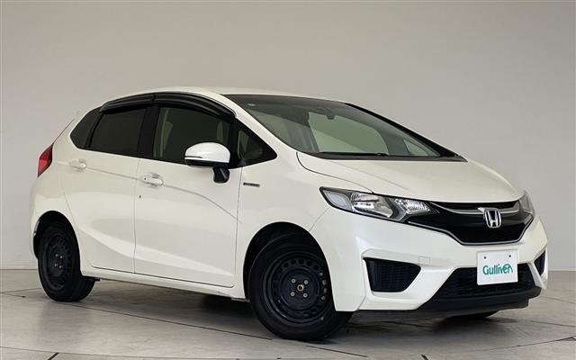 フィット2016年式 HYBRID F(ホワイトパール)の外観
