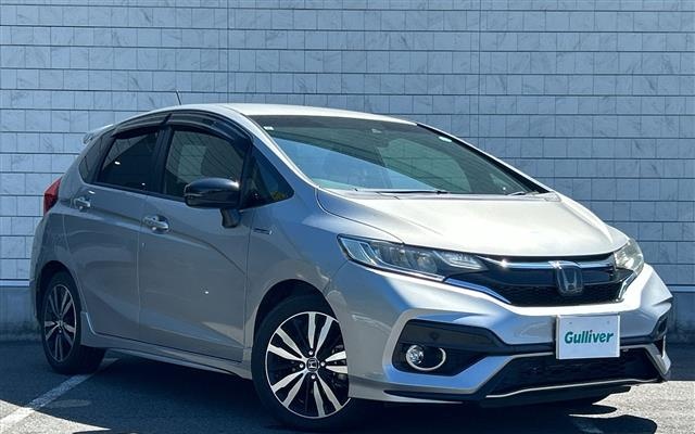 フィット2017年式 HYBRID S Honda Sensing(シルバー)の外観