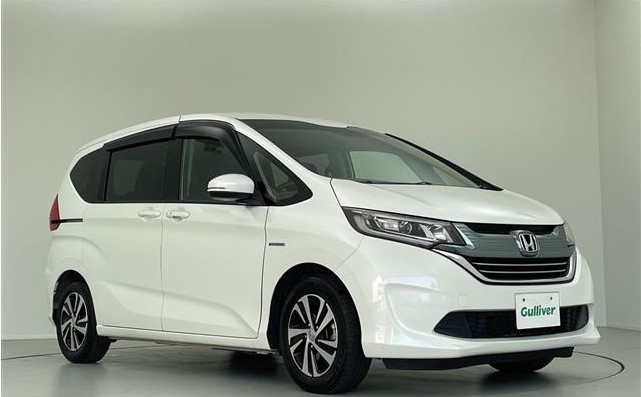 2023年式フリード G(3年落ち・スーパープラチナグレーメタリック)の外観
