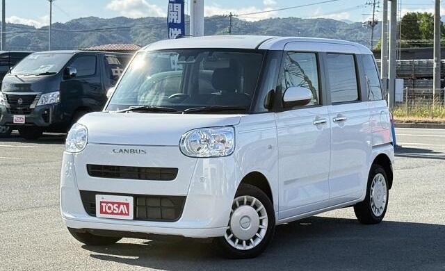 3年落ち ムーヴキャンバス（2代目LA850S・2023年式・パールホワイト）の外観