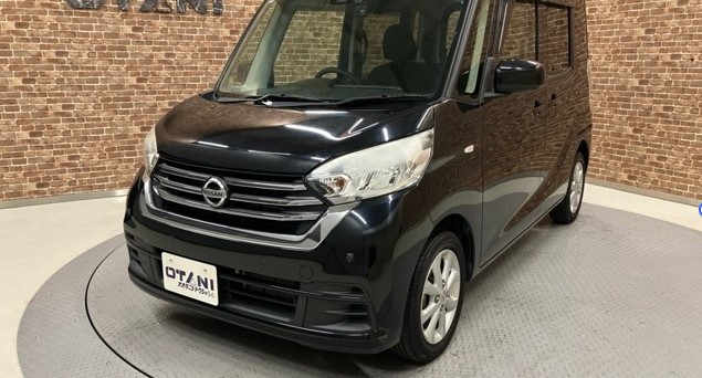デイズルークス10年落ち(2016年式・先代 B21A)ハイウェイスター ツートンカラーの外観